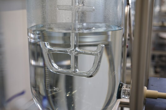 Homogenisiergefäß mit Abwasser zur Abfüllung, Foto: EzR-FoTo@web.de