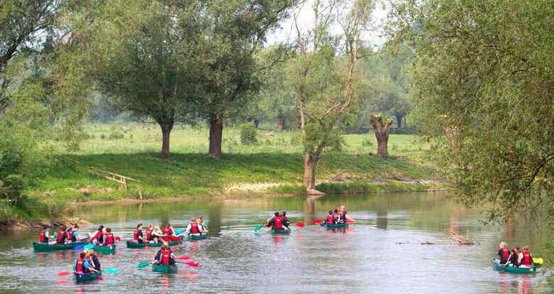 Kanugruppe auf der Lippe