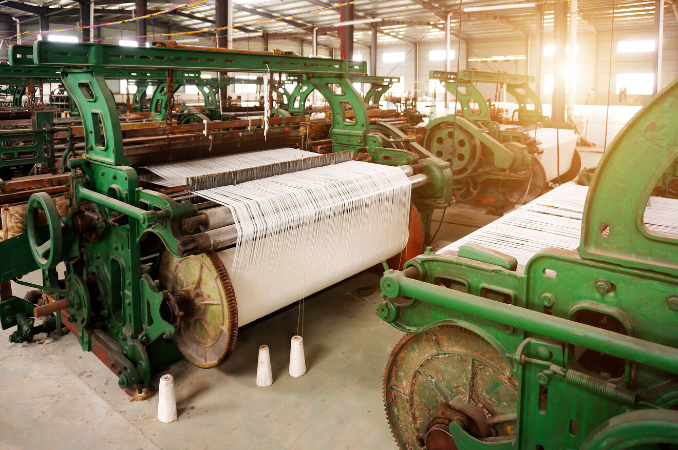 textile, weaving, machine, production, yarn, factory, silk, thread, cotton, cloth, background, warping, fabric, loom, mill, white, pattern, line, industrial, string, fiber, industry, row, spinning, technology
