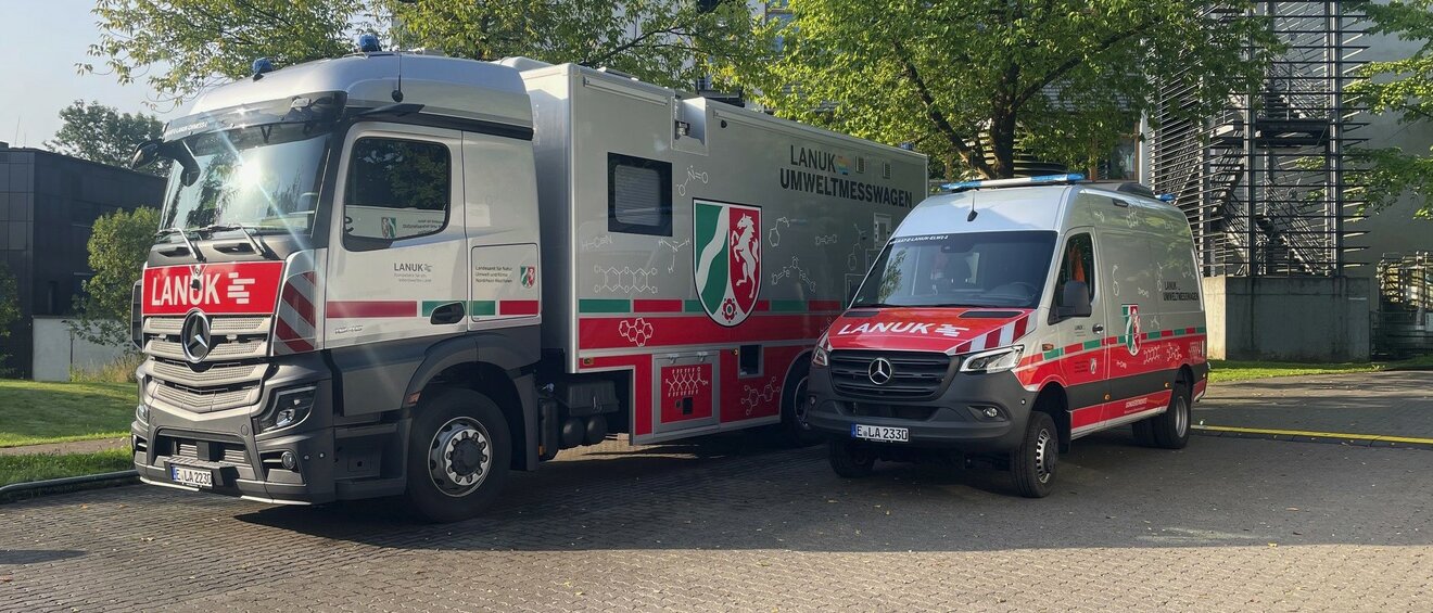 Fahrzeuge des LANUK-Sondereinsatzes. Foto: LANUK Sondereinsatz, Blaulicht