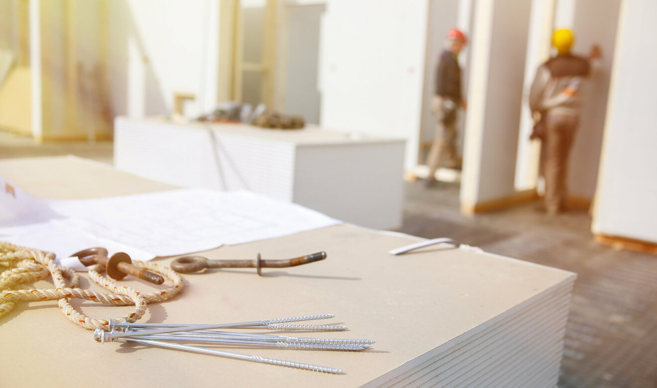 Stapel mit Gipsplatten